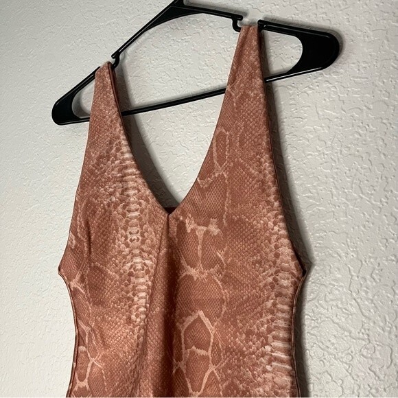 Koral Womens size S Pink Sand Ambition Reptile Bodysuit Cheeky Swim Deep V Neck - Picture 3 of 11